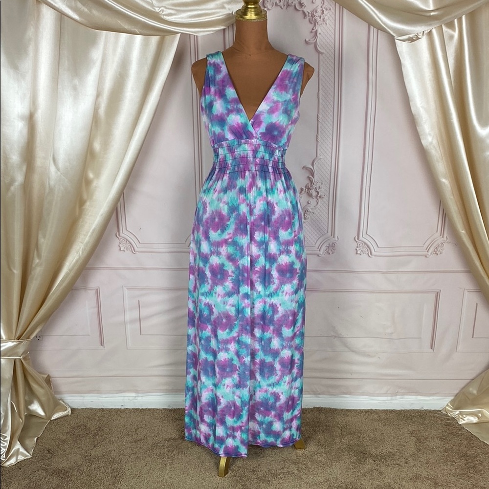 Elegant Tie-Dye Maxi Dress